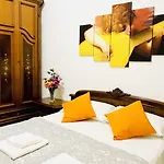 4 Bed Luxury Near Colosseum *