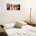 Lägenhet 4 Bed Luxury Near Colosseum Rom