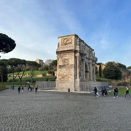 4 Bed Luxury Near Colosseum