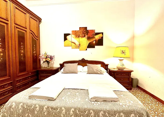 4 Bed Luxury Near Colosseum Rome