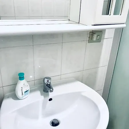 4 Bed Luxury Near Colosseum Apartment