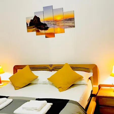 4 Bed Luxury Near Colosseum