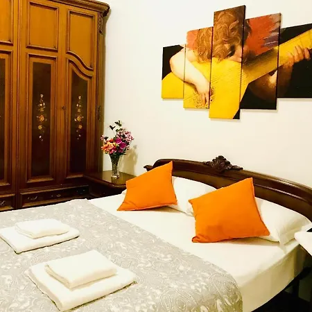 4 Bed Luxury Near Colosseum Apartment Rome