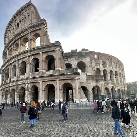 4 Bed Luxury Near Colosseum Rome
